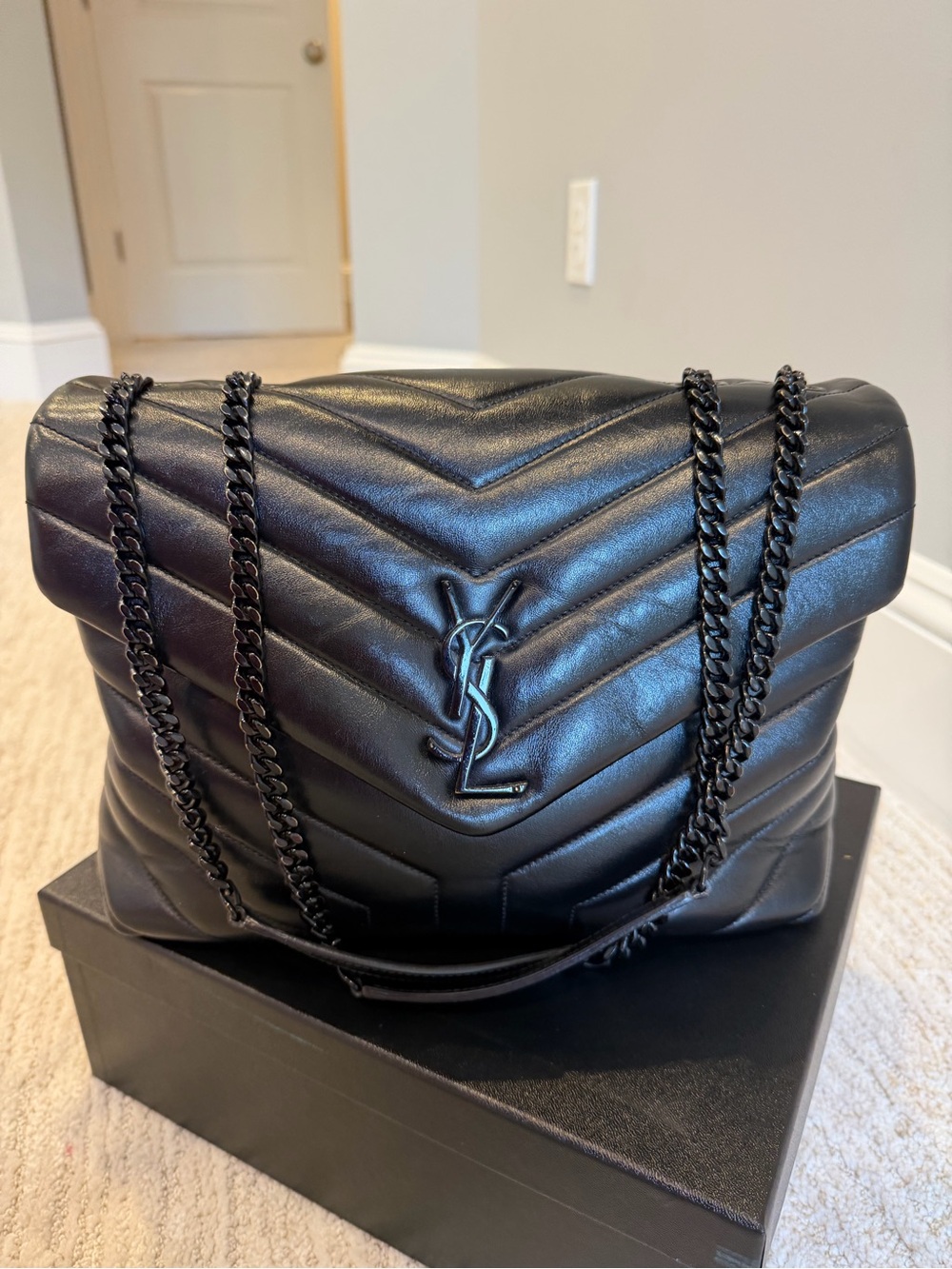 Saint Laurent Black Chevron Quilted Leather Shoulder Bag with Chain Strap - Picture 2 of 12